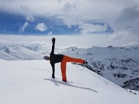 6 key yoga poses for skiing