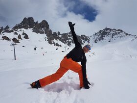 6 key yoga poses for skiing